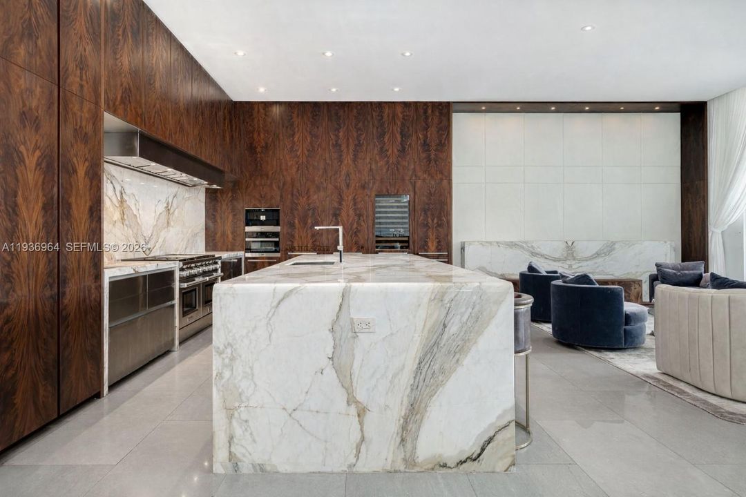 待售: $31,000,000 (6 贝兹, 6 浴室, 6942 平方英尺)