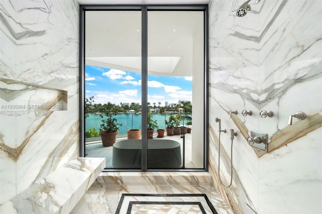 待售: $31,000,000 (6 贝兹, 6 浴室, 6942 平方英尺)