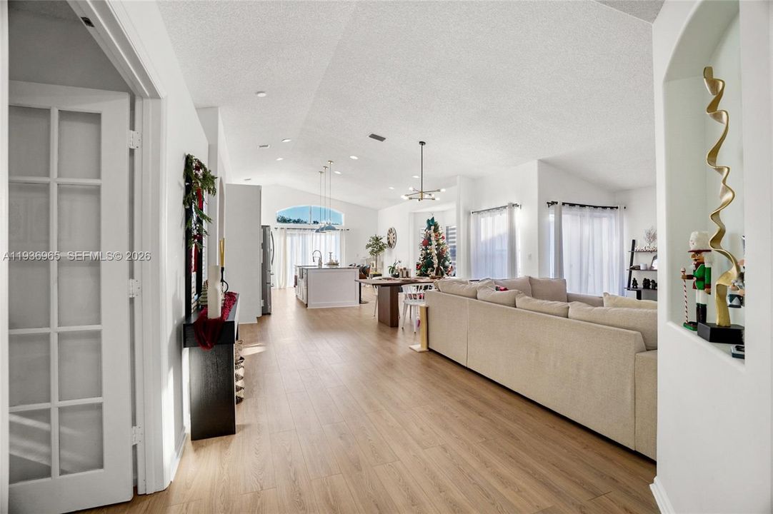 На продажу: $540,000 (3 спален, 2 ванн, 1849 Квадратных фут)