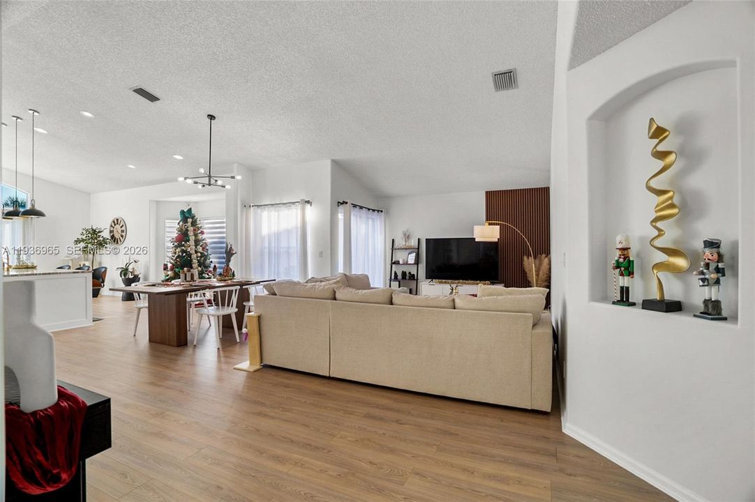 На продажу: $540,000 (3 спален, 2 ванн, 1849 Квадратных фут)