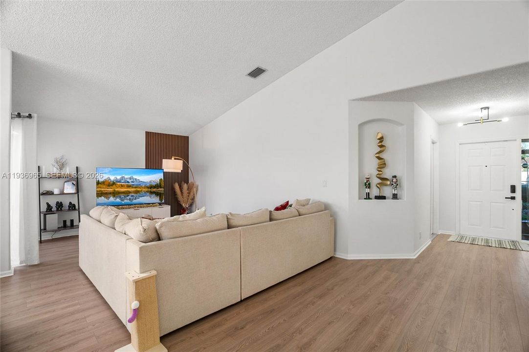 На продажу: $540,000 (3 спален, 2 ванн, 1849 Квадратных фут)