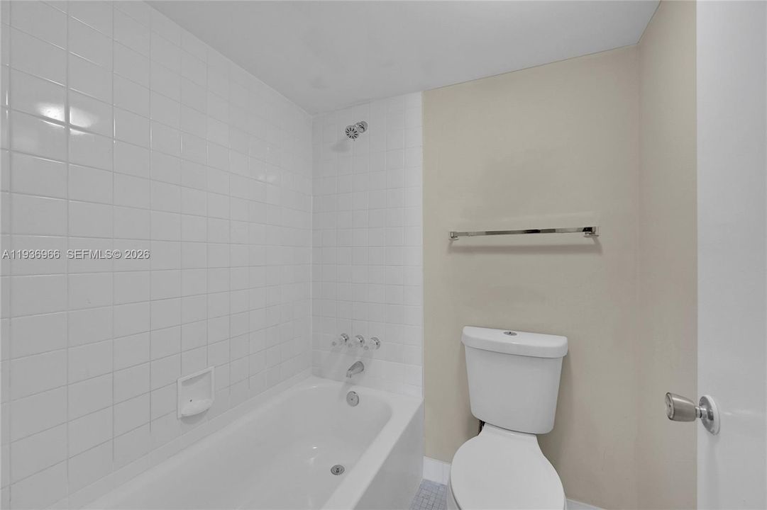 For Sale: $196,999 (2 beds, 2 baths, 990 Square Feet)