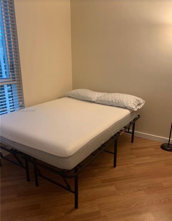 For Sale: $260,000 (1 beds, 1 baths, 657 Square Feet)