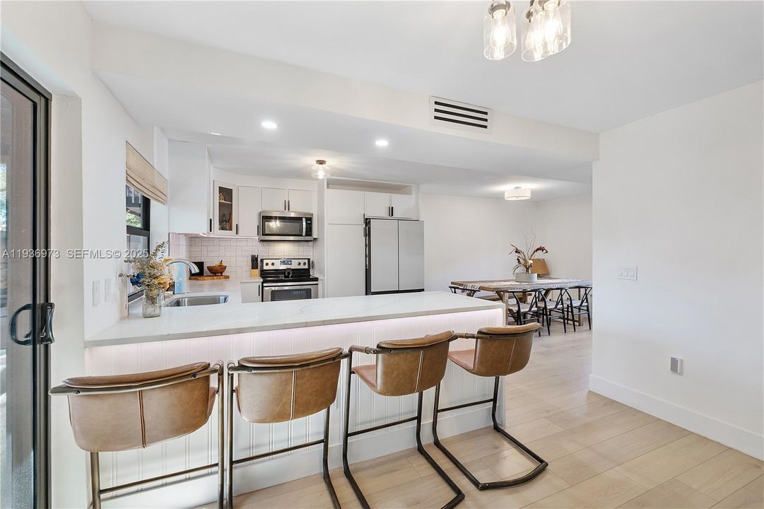 待售: $419,990 (2 贝兹, 2 浴室, 1290 平方英尺)