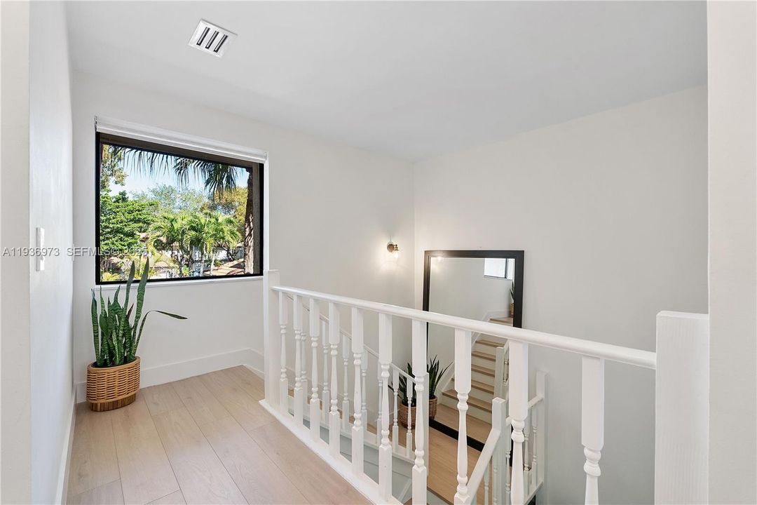 待售: $419,990 (2 贝兹, 2 浴室, 1290 平方英尺)