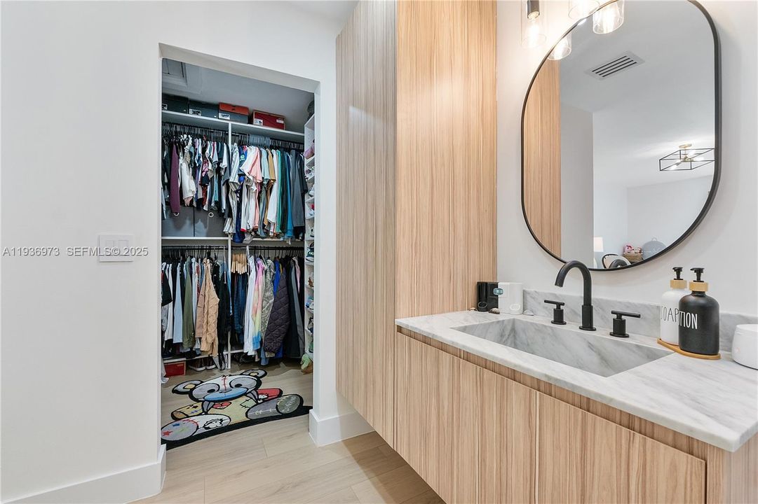 待售: $419,990 (2 贝兹, 2 浴室, 1290 平方英尺)