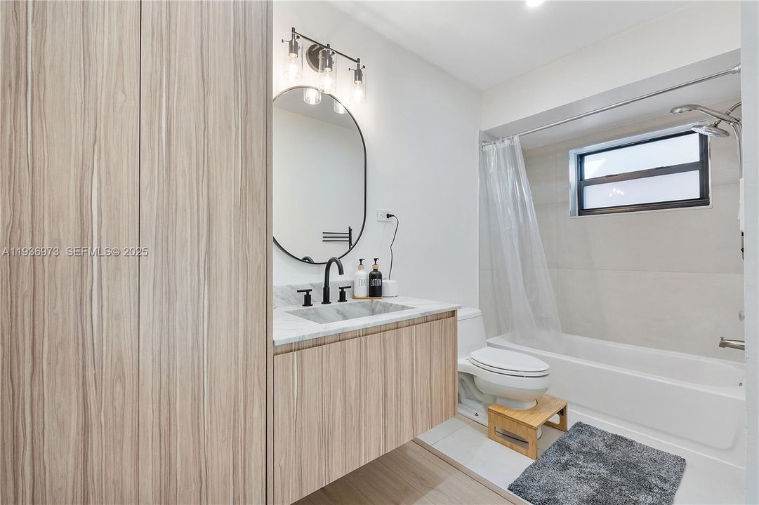 待售: $419,990 (2 贝兹, 2 浴室, 1290 平方英尺)