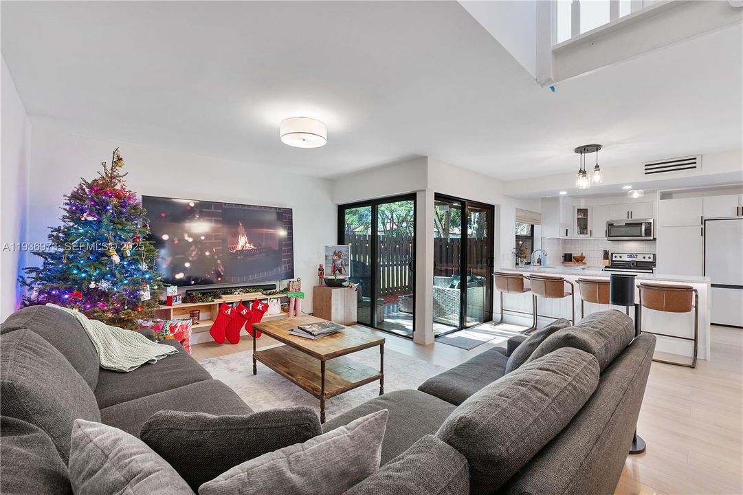 待售: $419,990 (2 贝兹, 2 浴室, 1290 平方英尺)