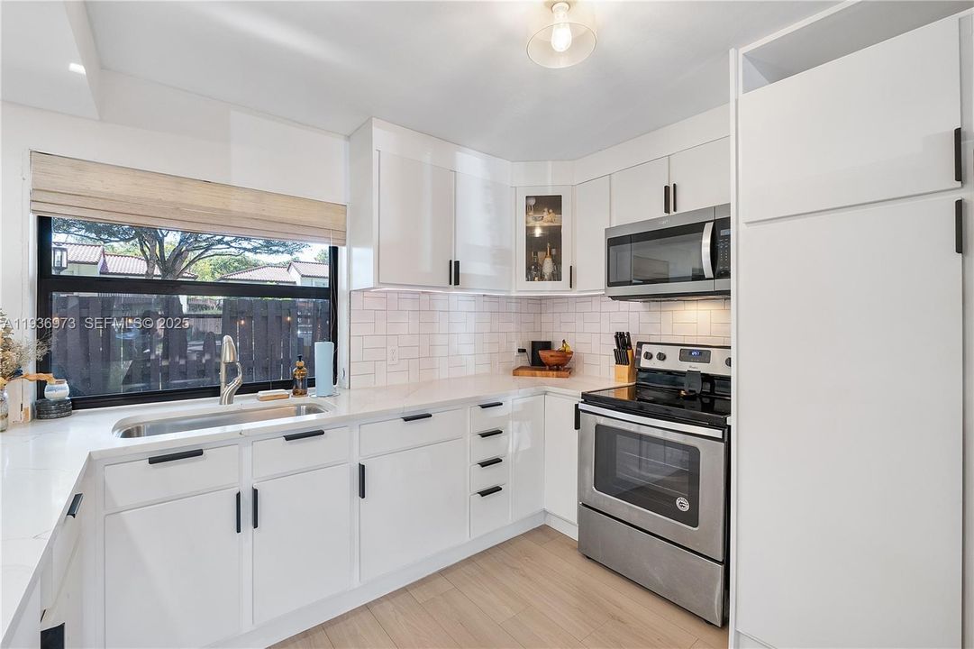 待售: $419,990 (2 贝兹, 2 浴室, 1290 平方英尺)