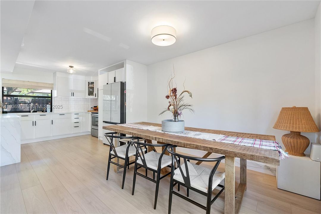 待售: $419,990 (2 贝兹, 2 浴室, 1290 平方英尺)