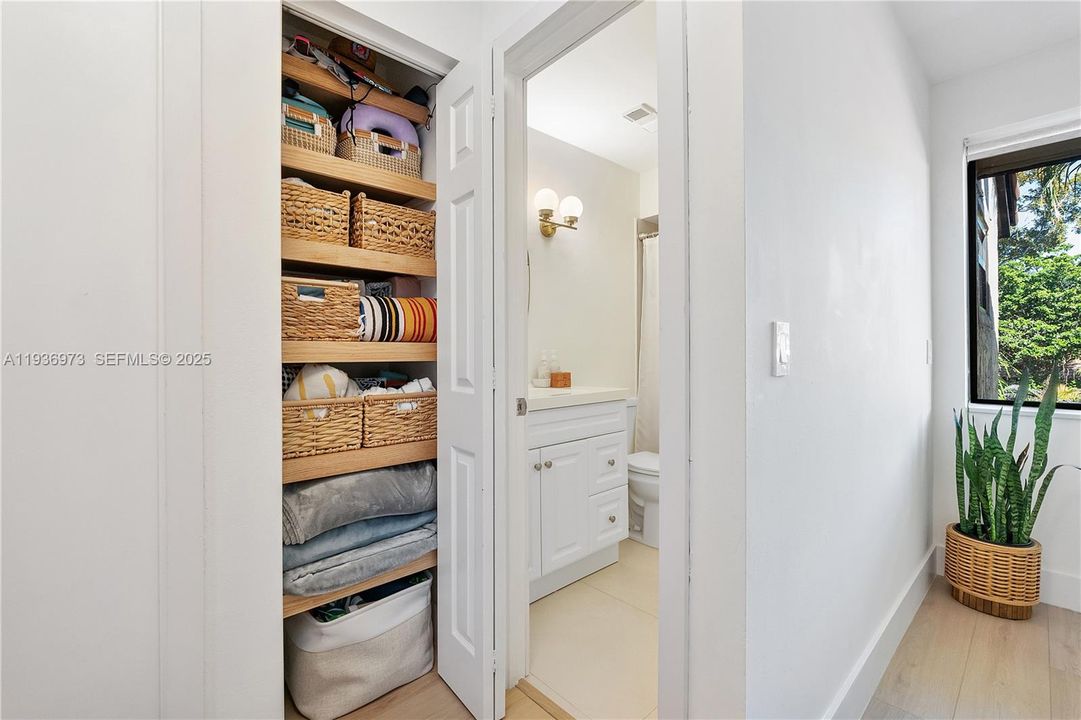 待售: $419,990 (2 贝兹, 2 浴室, 1290 平方英尺)