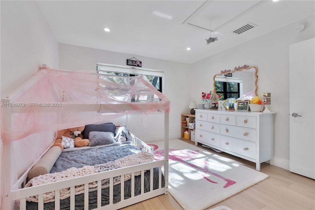 待售: $419,990 (2 贝兹, 2 浴室, 1290 平方英尺)