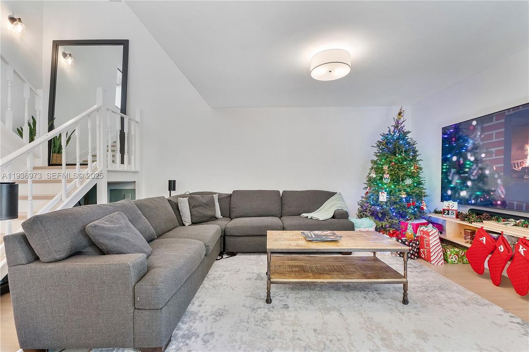 待售: $419,990 (2 贝兹, 2 浴室, 1290 平方英尺)