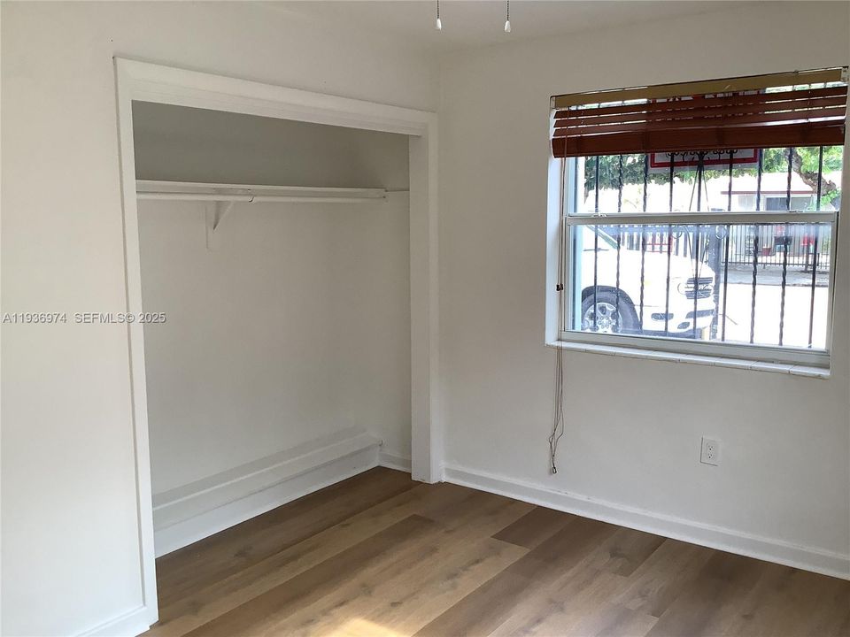 В аренду: $1,900 (2 спален, 1 ванн, 800 Квадратных фут)