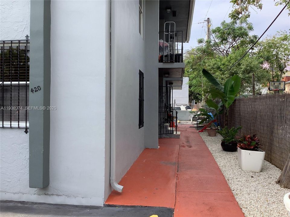 В аренду: $1,900 (2 спален, 1 ванн, 800 Квадратных фут)