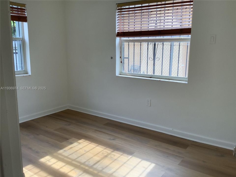 В аренду: $1,900 (2 спален, 1 ванн, 800 Квадратных фут)