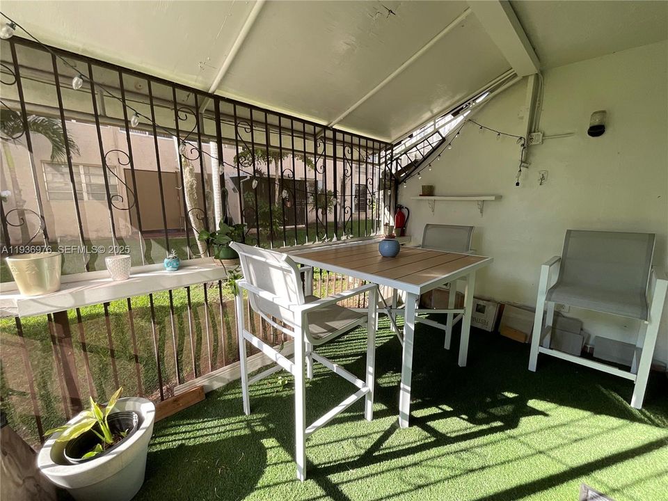 For Rent: $3,150 (3 beds, 2 baths, 1326 Square Feet)