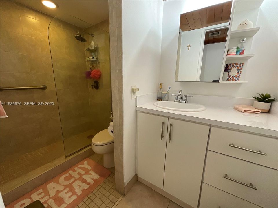 For Rent: $3,150 (3 beds, 2 baths, 1326 Square Feet)