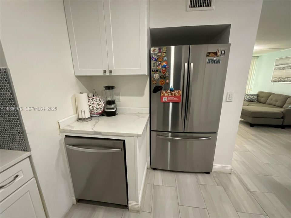 For Rent: $3,150 (3 beds, 2 baths, 1326 Square Feet)