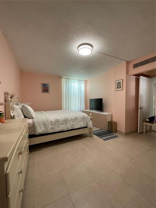 For Rent: $3,150 (3 beds, 2 baths, 1326 Square Feet)