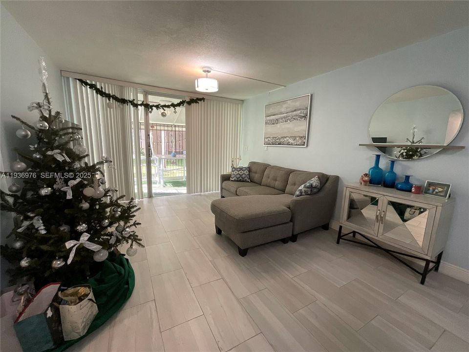 For Rent: $3,150 (3 beds, 2 baths, 1326 Square Feet)