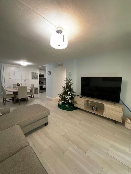 For Rent: $3,150 (3 beds, 2 baths, 1326 Square Feet)