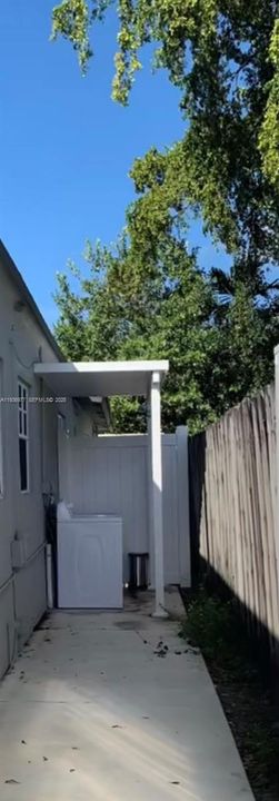 В аренду: $1,950 (1 спален, 1 ванн, 650 Квадратных фут)