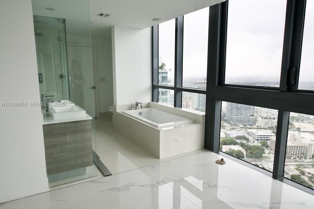 В аренду: $4,400 (1 спален, 1 ванн, 706 Квадратных фут)