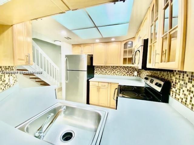 В аренду: $2,070 (2 спален, 2 ванн, 1032 Квадратных фут)