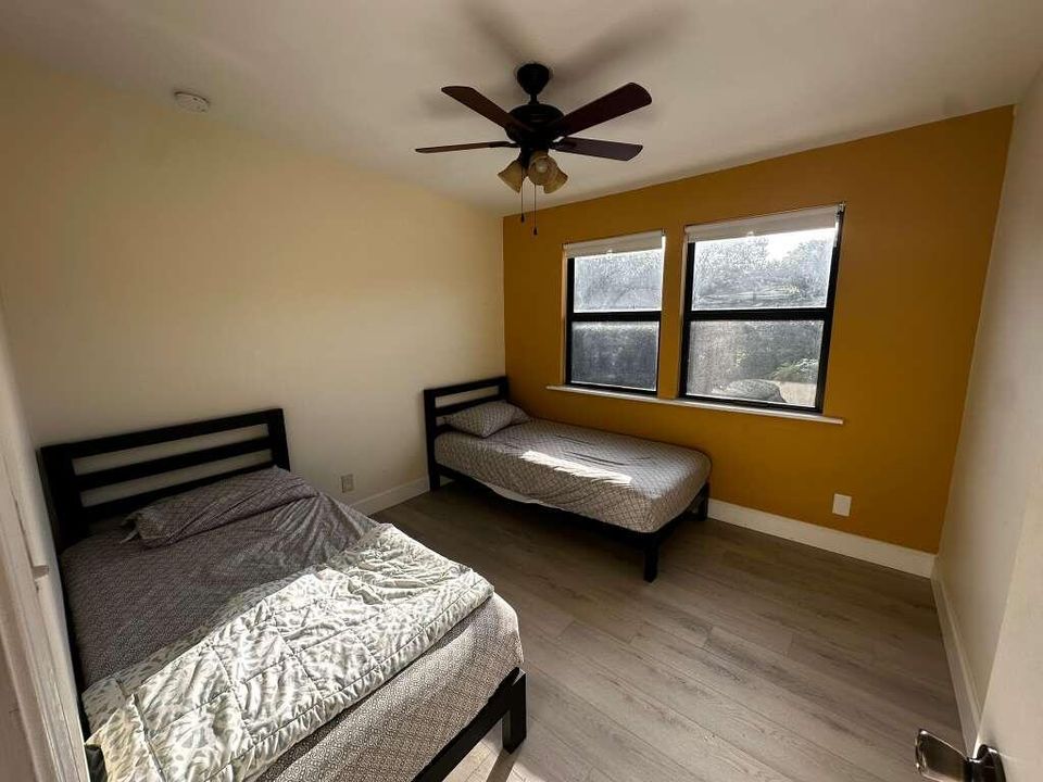 Upstairs bedroom2
