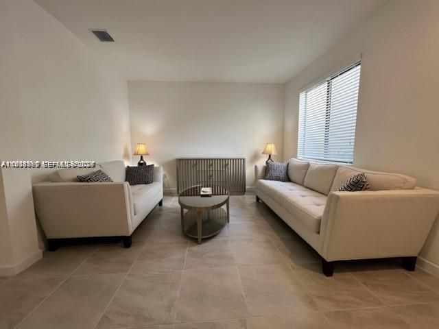 В аренду: $2,790 (3 спален, 2 ванн, 1485 Квадратных фут)