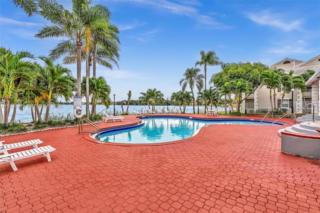 В аренду: $2,395 (2 спален, 2 ванн, 1049 Квадратных фут)