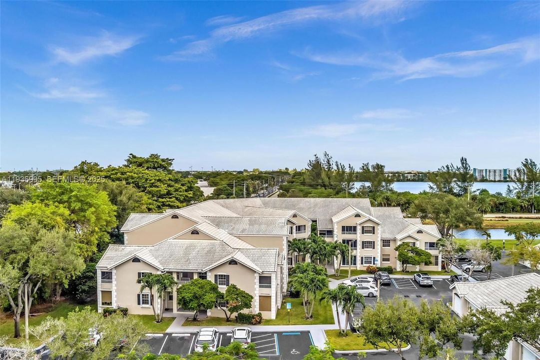 В аренду: $2,395 (2 спален, 2 ванн, 1049 Квадратных фут)