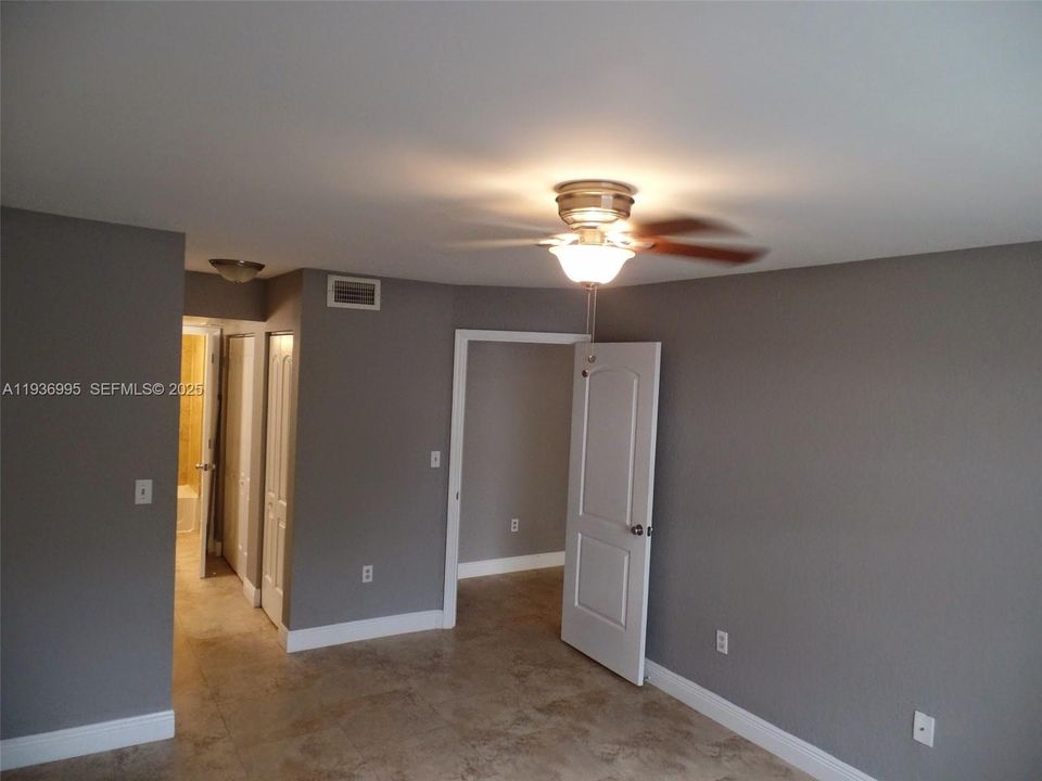 В аренду: $2,395 (2 спален, 2 ванн, 1049 Квадратных фут)