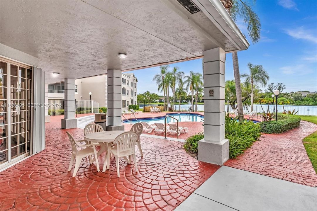 В аренду: $2,395 (2 спален, 2 ванн, 1049 Квадратных фут)