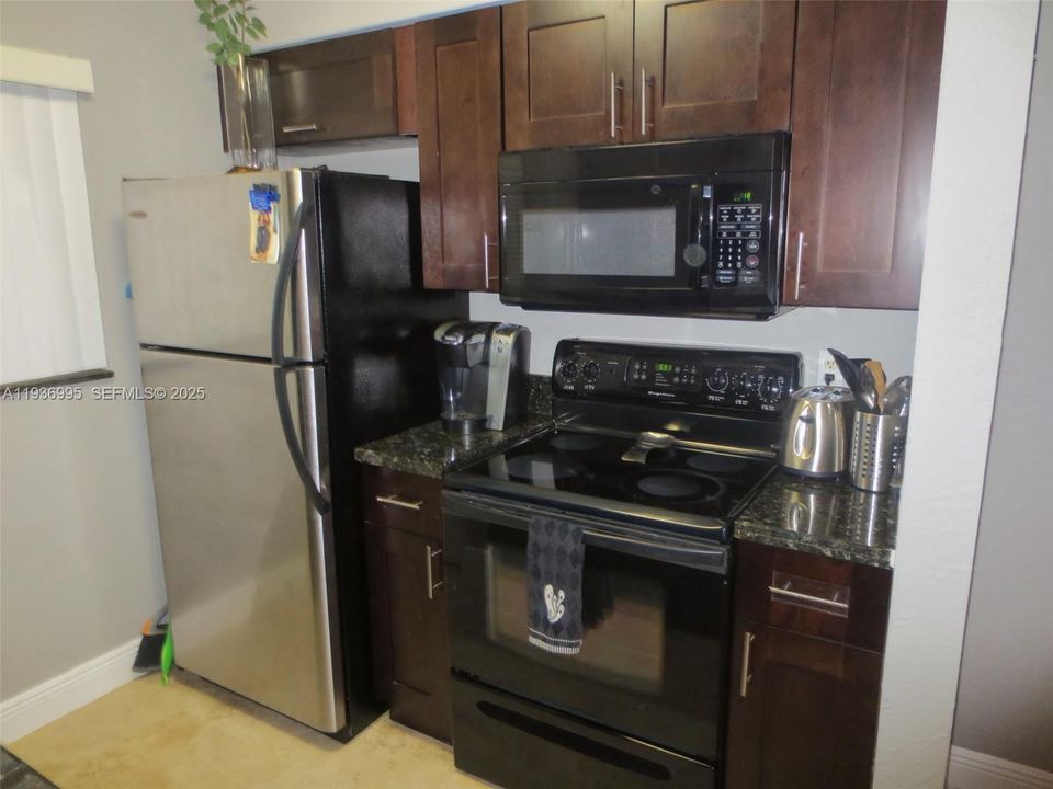 В аренду: $2,395 (2 спален, 2 ванн, 1049 Квадратных фут)