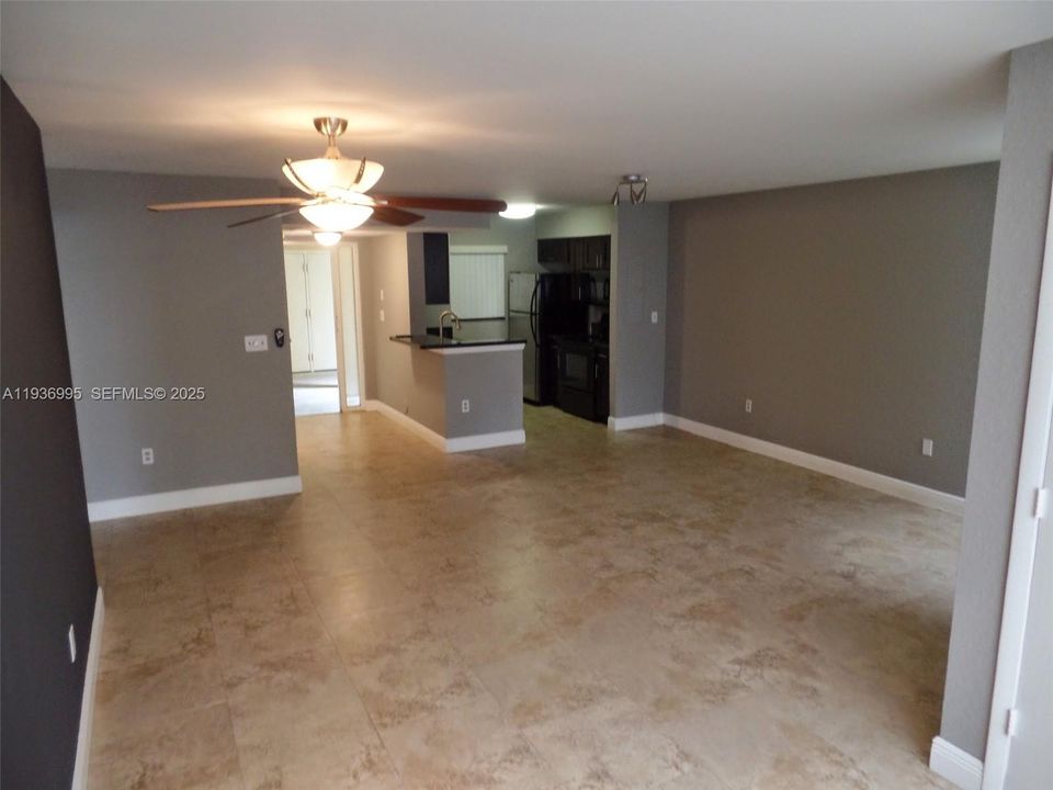 В аренду: $2,395 (2 спален, 2 ванн, 1049 Квадратных фут)