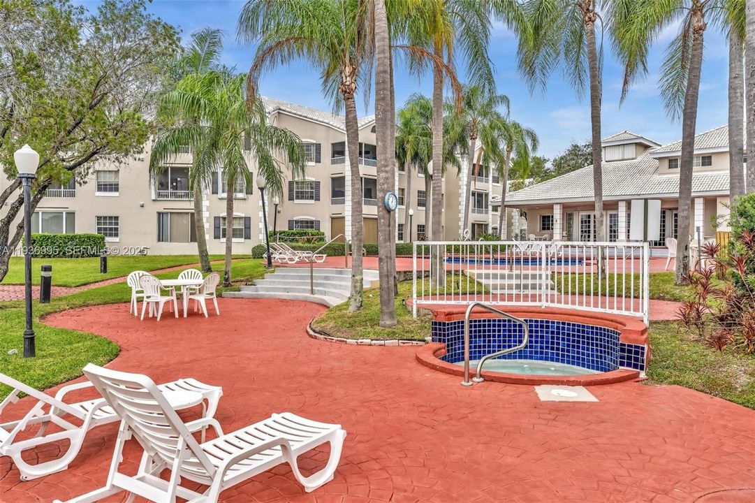 В аренду: $2,395 (2 спален, 2 ванн, 1049 Квадратных фут)