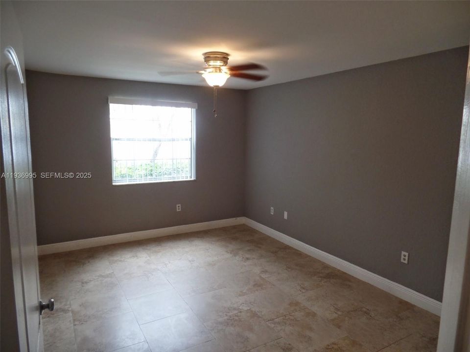 В аренду: $2,395 (2 спален, 2 ванн, 1049 Квадратных фут)