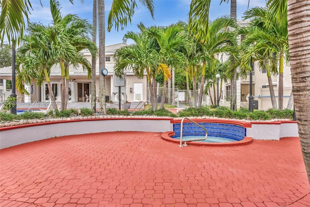 В аренду: $2,395 (2 спален, 2 ванн, 1049 Квадратных фут)