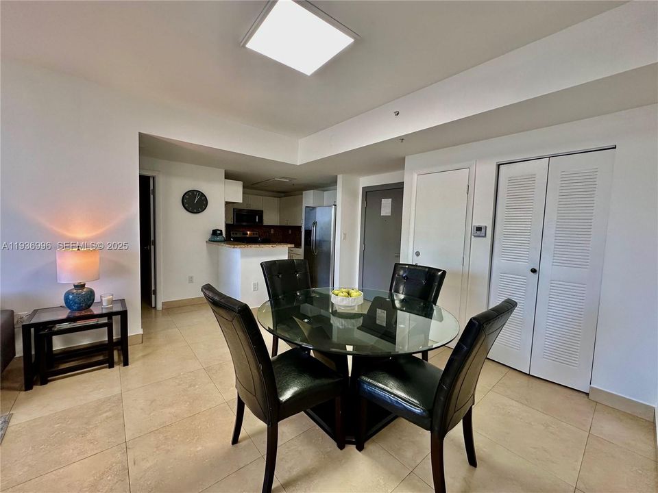 В аренду: $3,600 (2 спален, 2 ванн, 930 Квадратных фут)