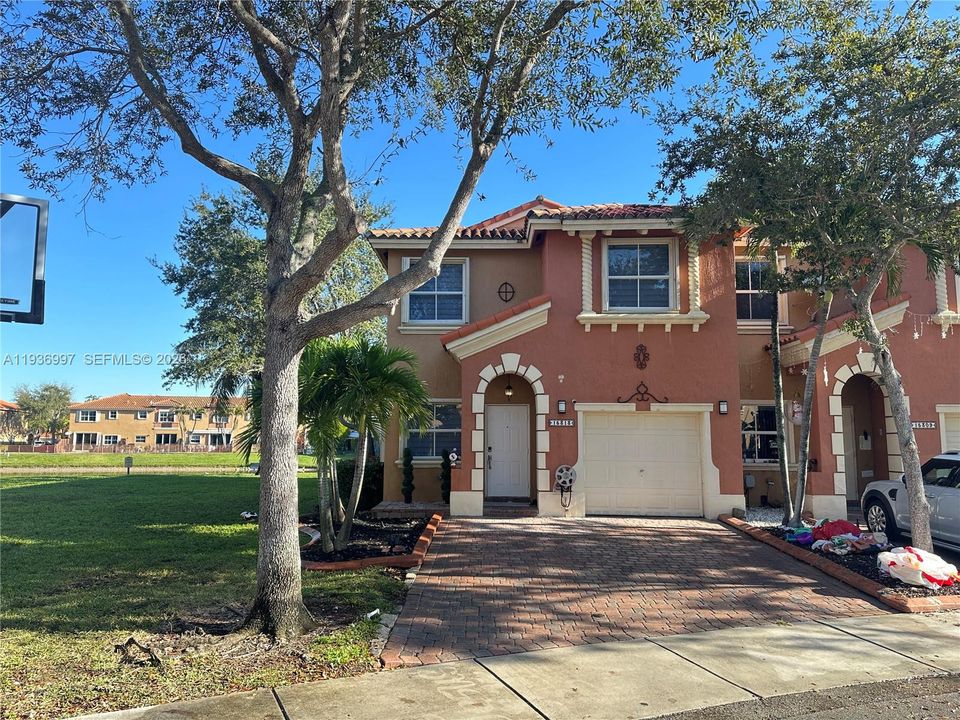 For Rent: $3,300 (3 beds, 2 baths, 1710 Square Feet)