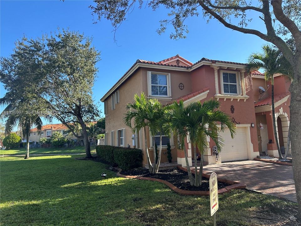 For Rent: $3,300 (3 beds, 2 baths, 1710 Square Feet)