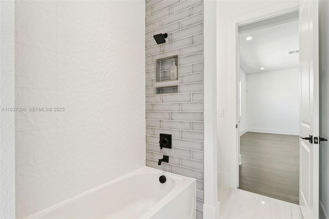 待售: $3,900,000 (5 贝兹, 6 浴室, 0 平方英尺)