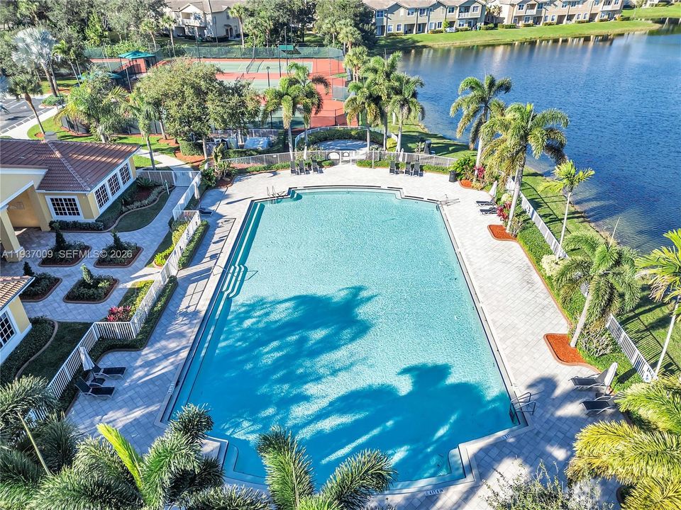 En Renta: $3,350 (3 camas, 2 baños, 1954 Pies cuadrados)