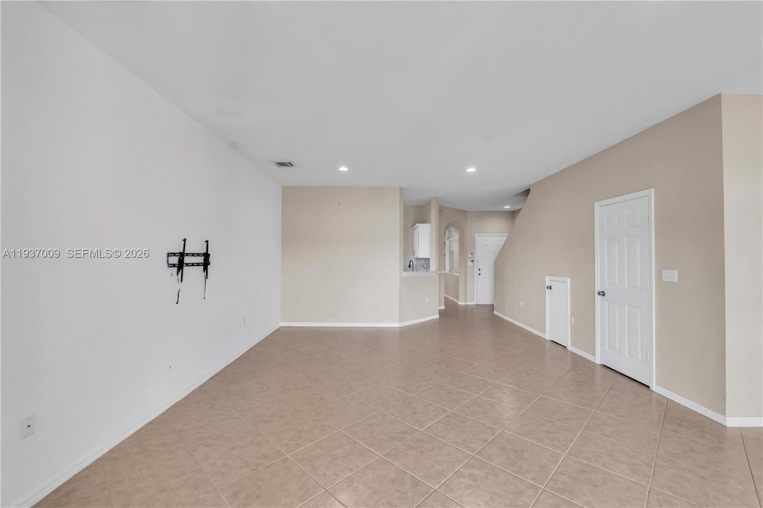 En Renta: $3,350 (3 camas, 2 baños, 1954 Pies cuadrados)