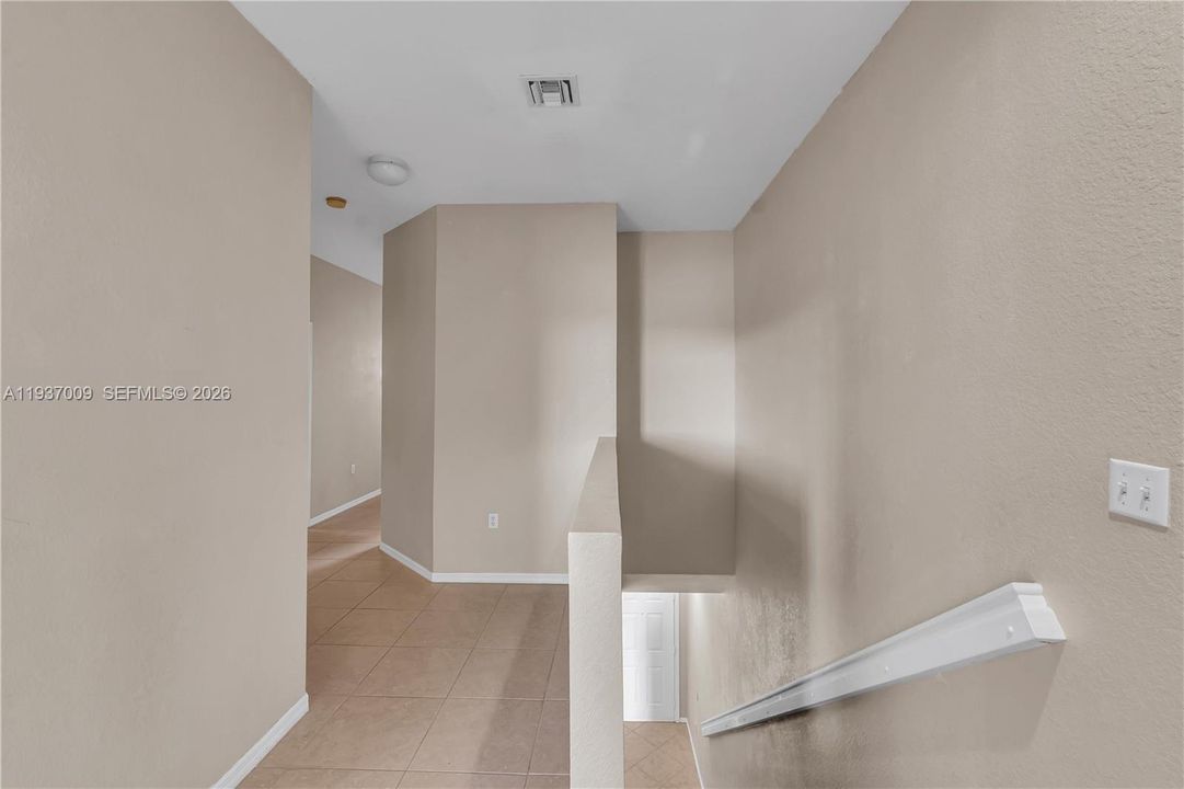 En Renta: $3,350 (3 camas, 2 baños, 1954 Pies cuadrados)