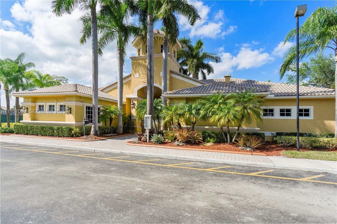 En Renta: $3,350 (3 camas, 2 baños, 1954 Pies cuadrados)