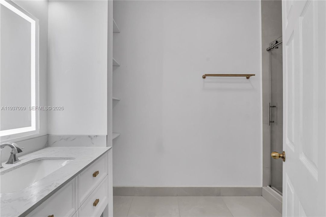 En Renta: $3,350 (3 camas, 2 baños, 1954 Pies cuadrados)