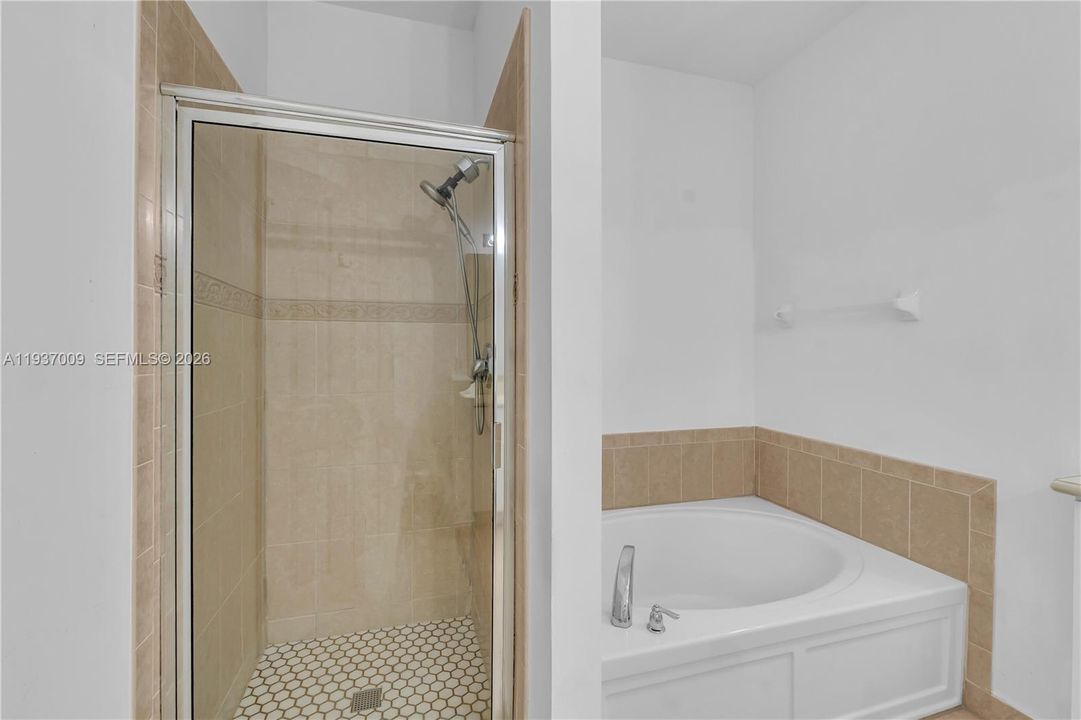 En Renta: $3,350 (3 camas, 2 baños, 1954 Pies cuadrados)